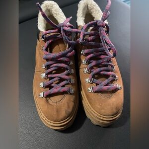 Schutz Lucille Lug Sole Lace Up Faux Shearling Lined Bootie. Size 7.